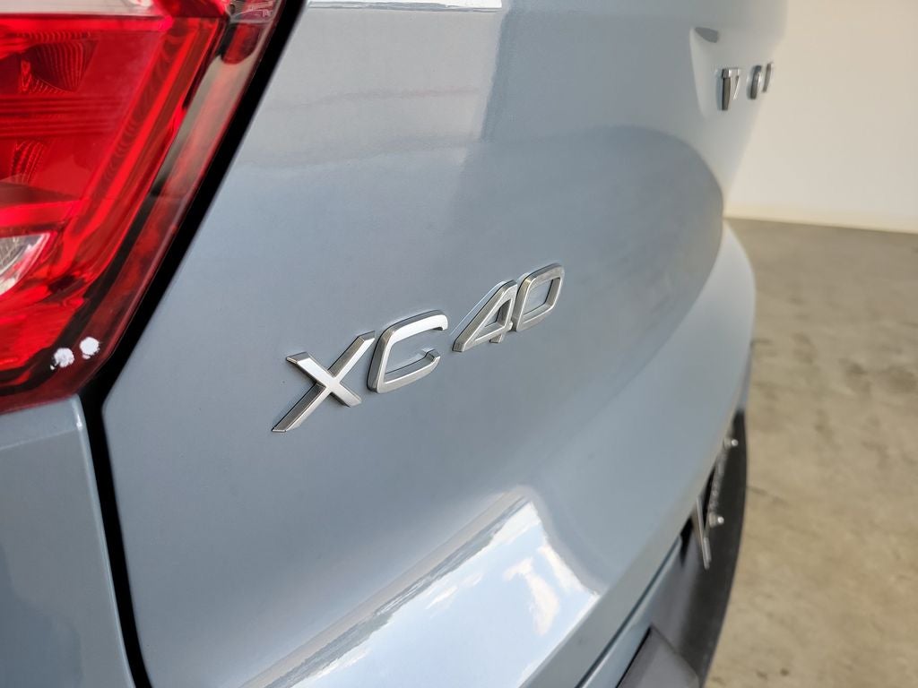 2021 Volvo XC40 R-Design
