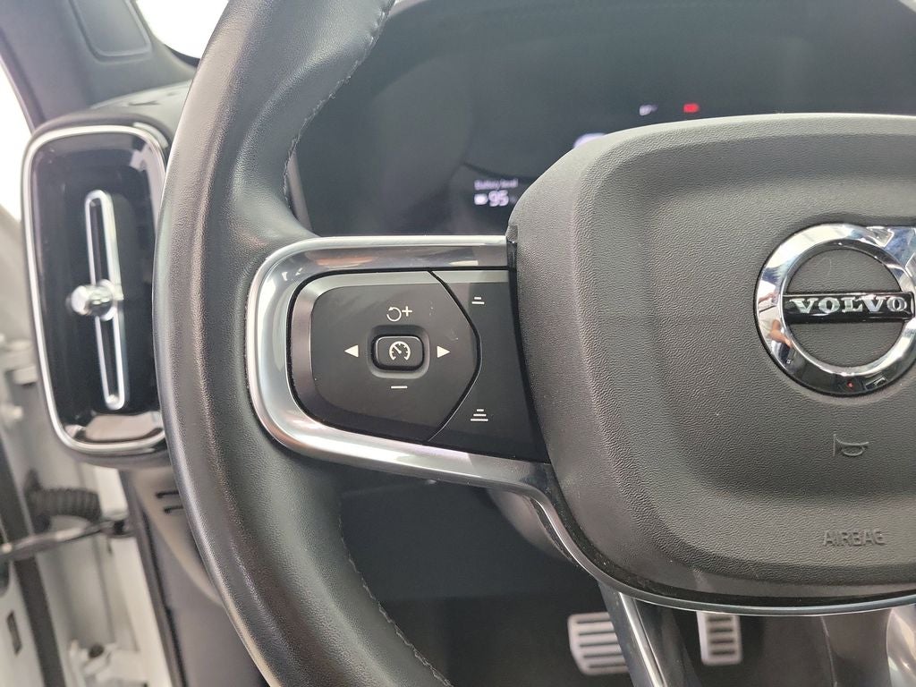 2022 Volvo XC40 Recharge Pure Electric P8 Plus