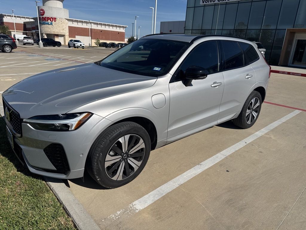 2023 Volvo XC60 Recharge Plug-In Hybrid T8 Plus Dark Theme