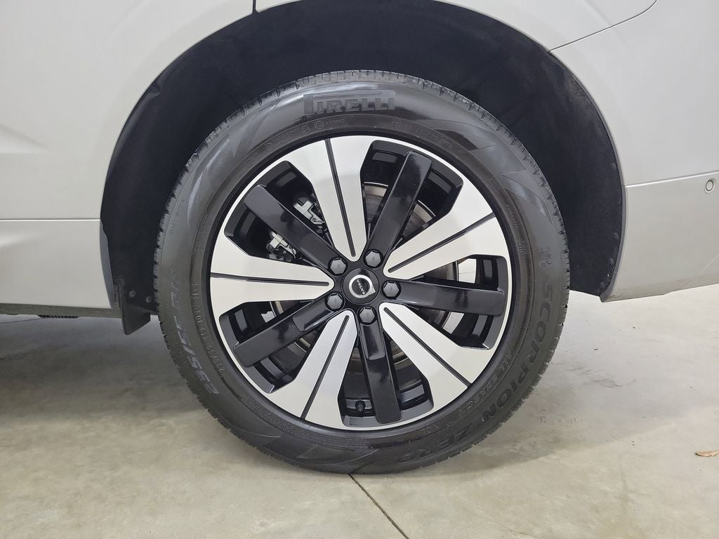 2023 Volvo XC60 Recharge Plug-In Hybrid T8 Plus Dark Theme