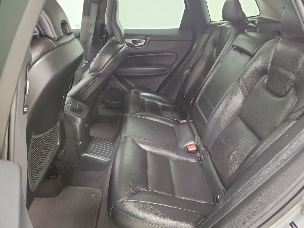 2023 Volvo XC60 Recharge Plug-In Hybrid T8 Plus Dark Theme