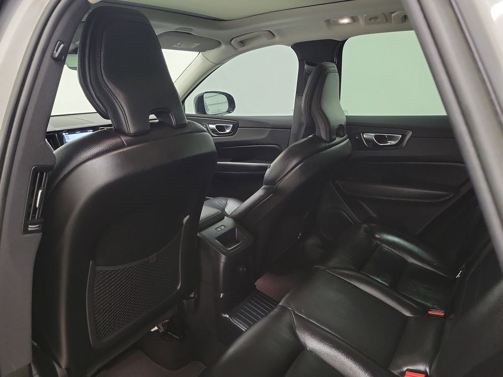 2023 Volvo XC60 Recharge Plug-In Hybrid T8 Plus Dark Theme