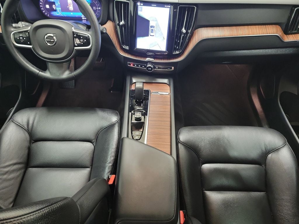 2023 Volvo XC60 Recharge Plug-In Hybrid T8 Plus Dark Theme