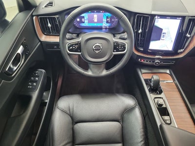 2023 Volvo XC60 Recharge Plug-In Hybrid T8 Plus Dark Theme