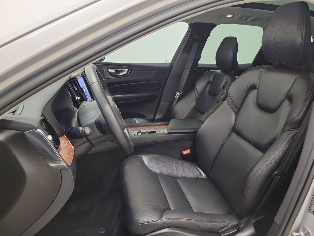 2023 Volvo XC60 Recharge Plug-In Hybrid T8 Plus Dark Theme