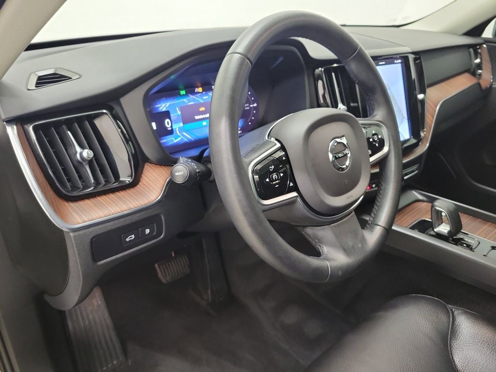 2023 Volvo XC60 Recharge Plug-In Hybrid T8 Plus Dark Theme