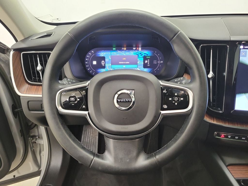 2023 Volvo XC60 Recharge Plug-In Hybrid T8 Plus Dark Theme