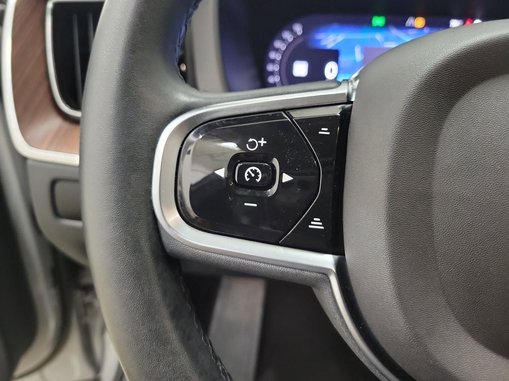 2023 Volvo XC60 Recharge Plug-In Hybrid T8 Plus Dark Theme