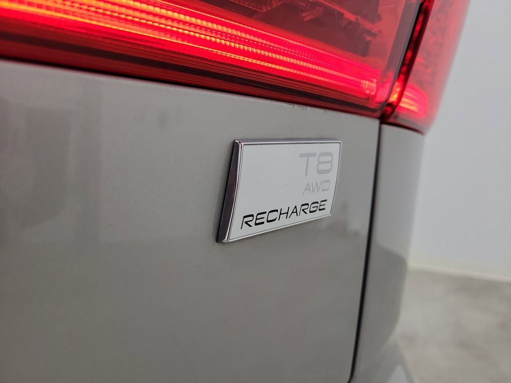 2023 Volvo XC60 Recharge Plug-In Hybrid T8 Plus Dark Theme