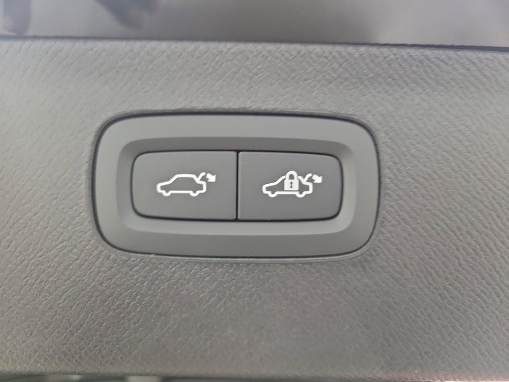 2026 Volvo XC90 Plug-In Hybrid T8 Plus 6 Passenger