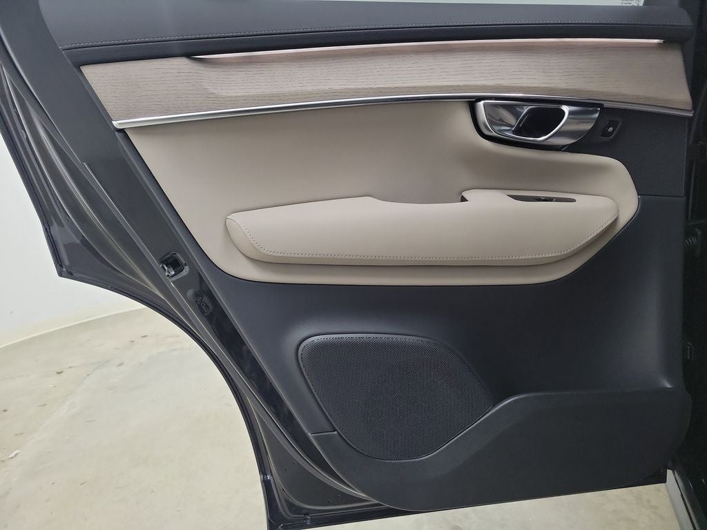 2026 Volvo XC90 Plug-In Hybrid T8 Plus 6 Passenger