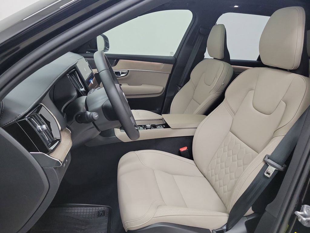 2026 Volvo XC90 Plug-In Hybrid T8 Plus 6 Passenger