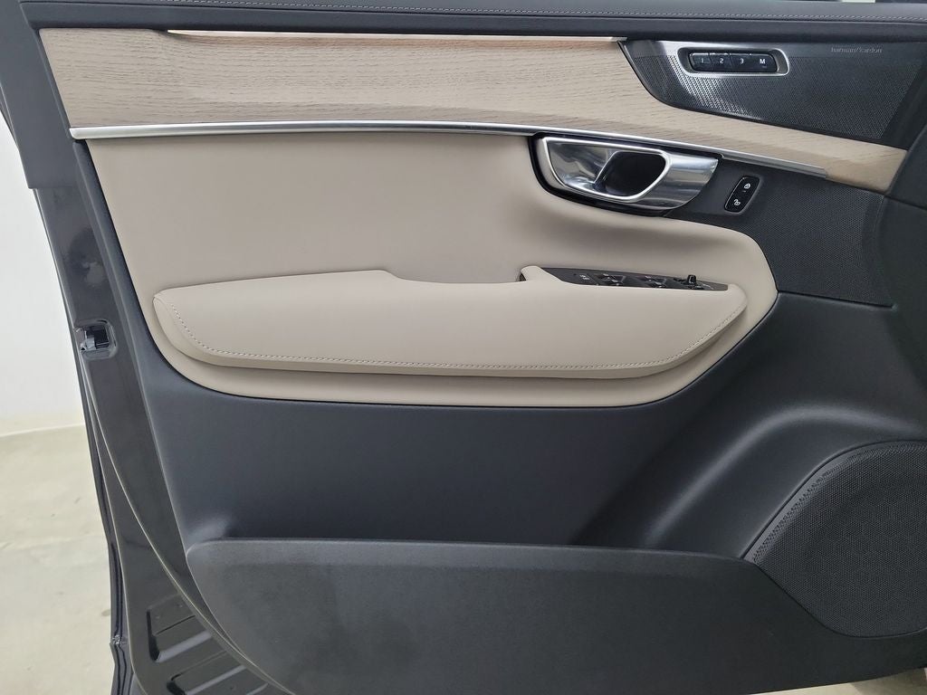 2026 Volvo XC90 Plug-In Hybrid T8 Plus 6 Passenger