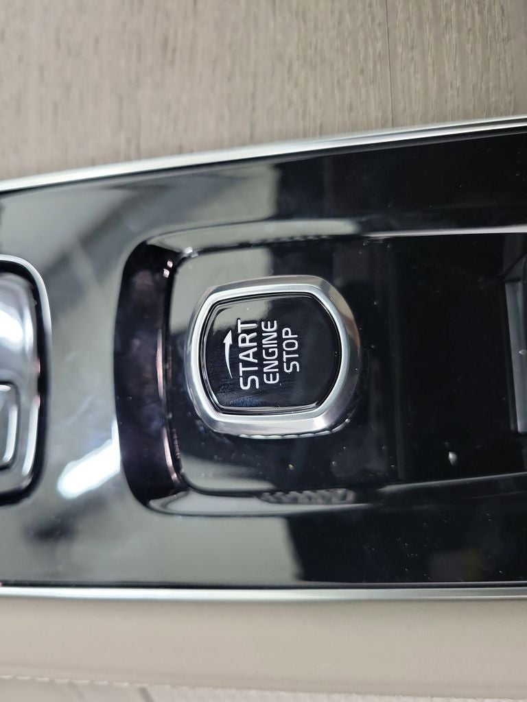 2026 Volvo XC90 Plug-In Hybrid T8 Plus 6 Passenger