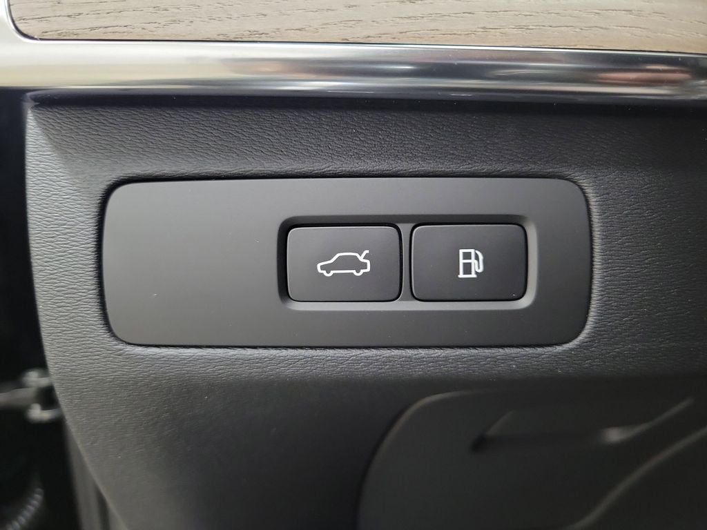 2026 Volvo XC90 Plug-In Hybrid T8 Plus 6 Passenger