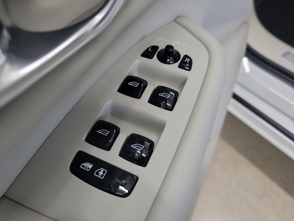 2026 Volvo XC90 Plug-In Hybrid T8 Ultra 6 Passenger