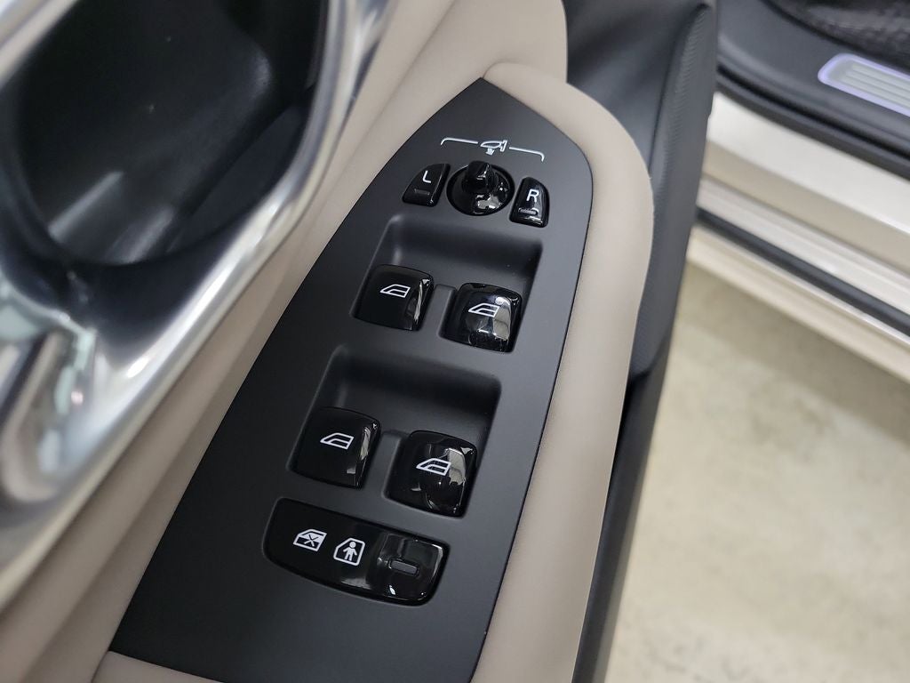 2026 Volvo XC90 Plug-In Hybrid T8 Plus 7 Passenger