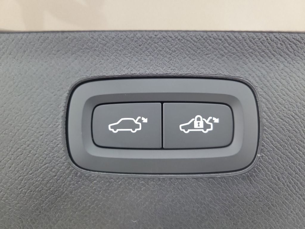2026 Volvo XC90 Plug-In Hybrid T8 Plus 7 Passenger