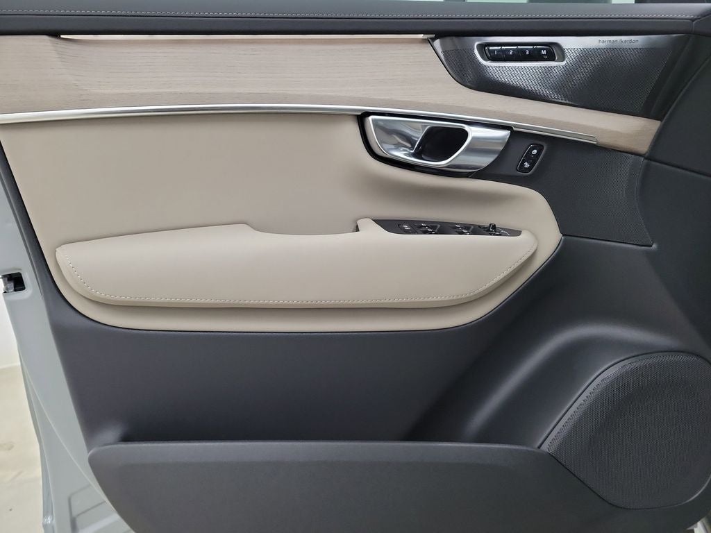 2026 Volvo XC90 Plug-In Hybrid T8 Plus 7 Passenger