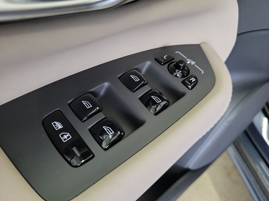 2026 Volvo XC90 Plug-In Hybrid T8 Plus 7 Passenger