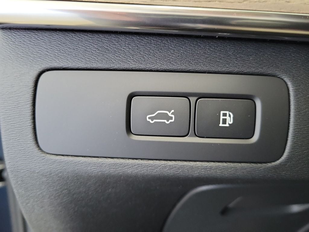 2026 Volvo XC90 Plug-In Hybrid T8 Plus 7 Passenger