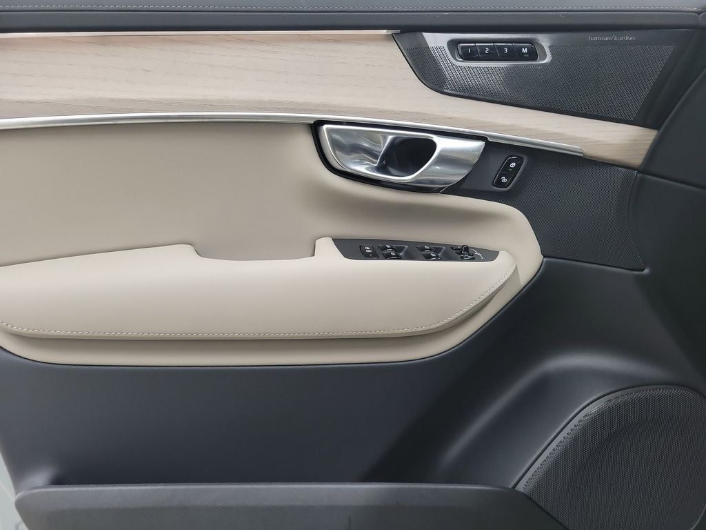 2026 Volvo XC90 Plug-In Hybrid T8 Plus 7 Passenger