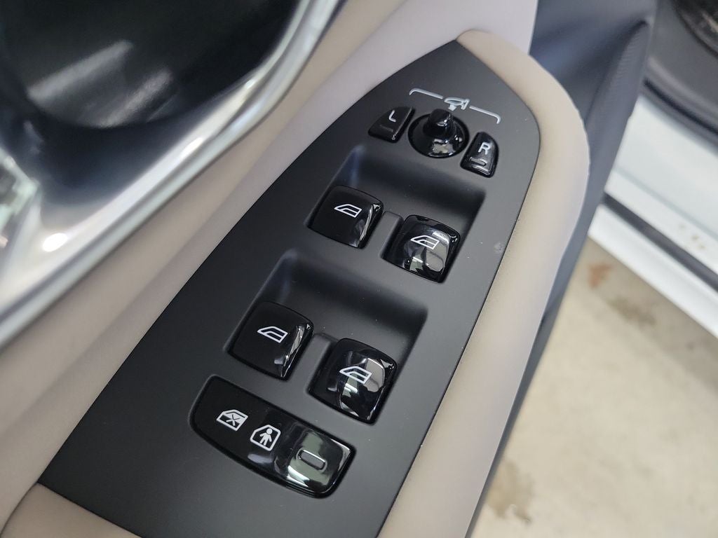 2026 Volvo XC90 Plug-In Hybrid T8 Plus 7 Passenger