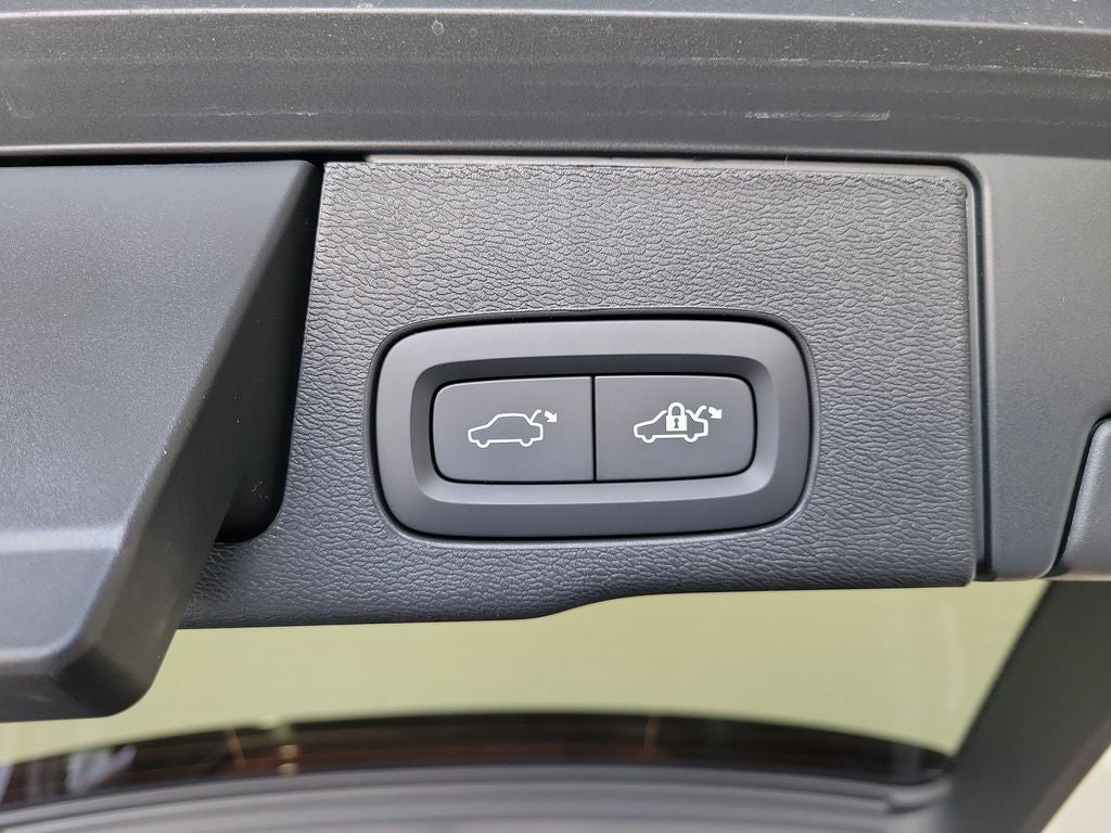2026 Volvo XC60 Plug-In Hybrid T8 Plus