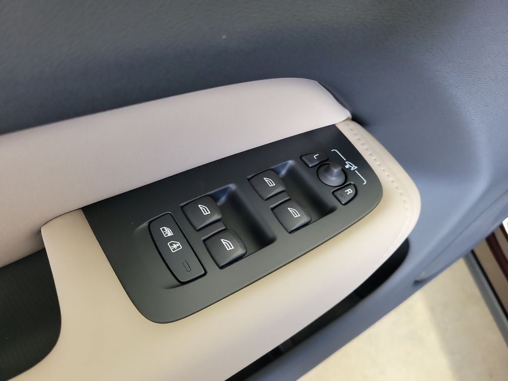 2026 Volvo XC60 Plug-In Hybrid T8 Plus