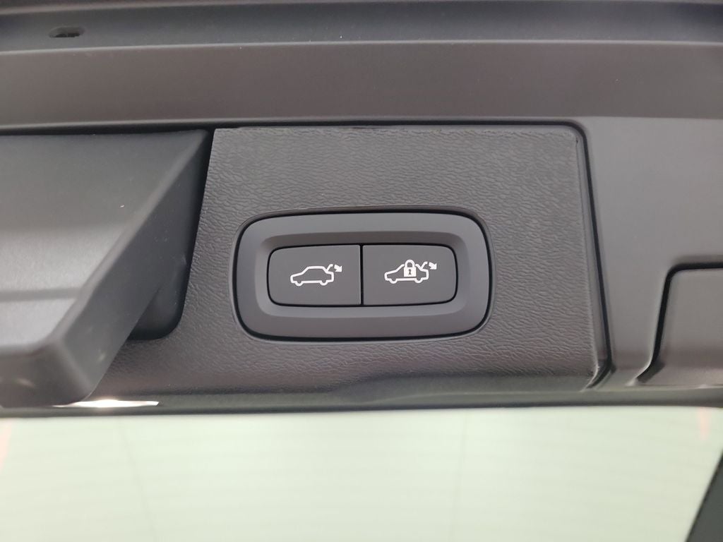 2026 Volvo XC60 Plug-In Hybrid T8 Plus