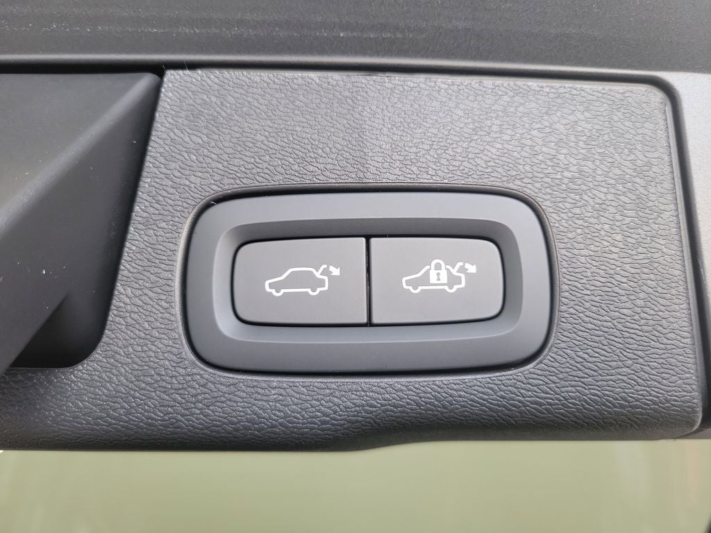 2026 Volvo XC60 Plug-In Hybrid T8 Plus