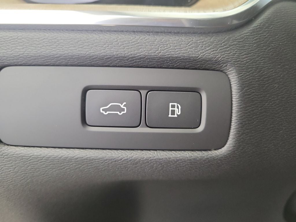 2026 Volvo XC60 Plug-In Hybrid T8 Plus