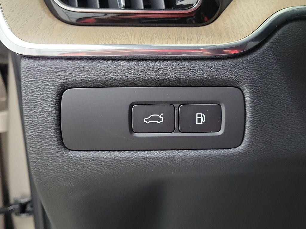 2026 Volvo XC60 Plug-In Hybrid T8 Plus