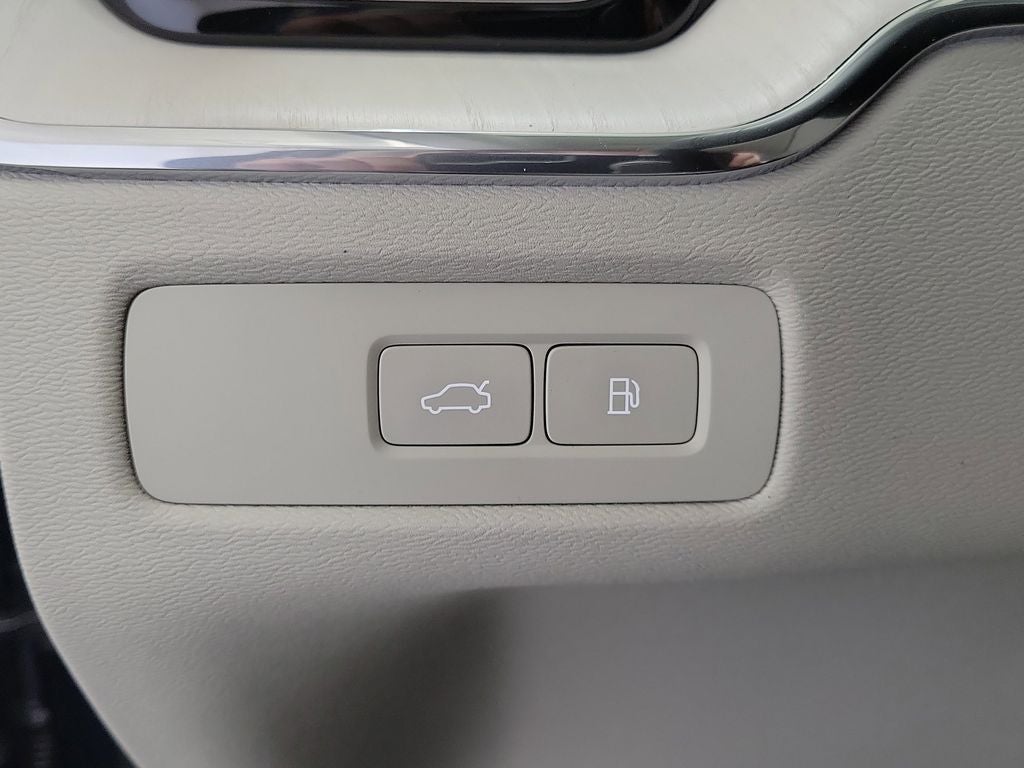 2026 Volvo XC60 Plug-In Hybrid T8 Ultra