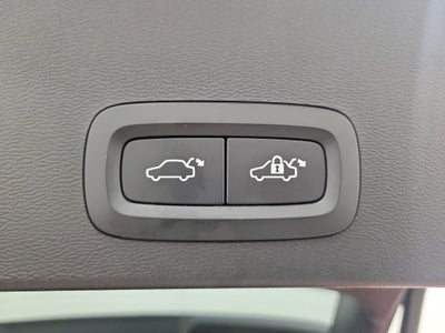 2023 Volvo XC40 B4 Plus Bright Theme