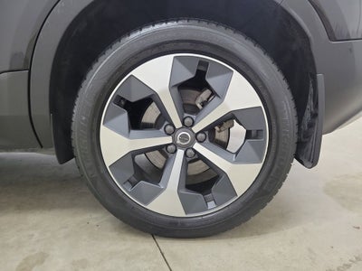 2023 Volvo XC40 B4 Plus Bright Theme