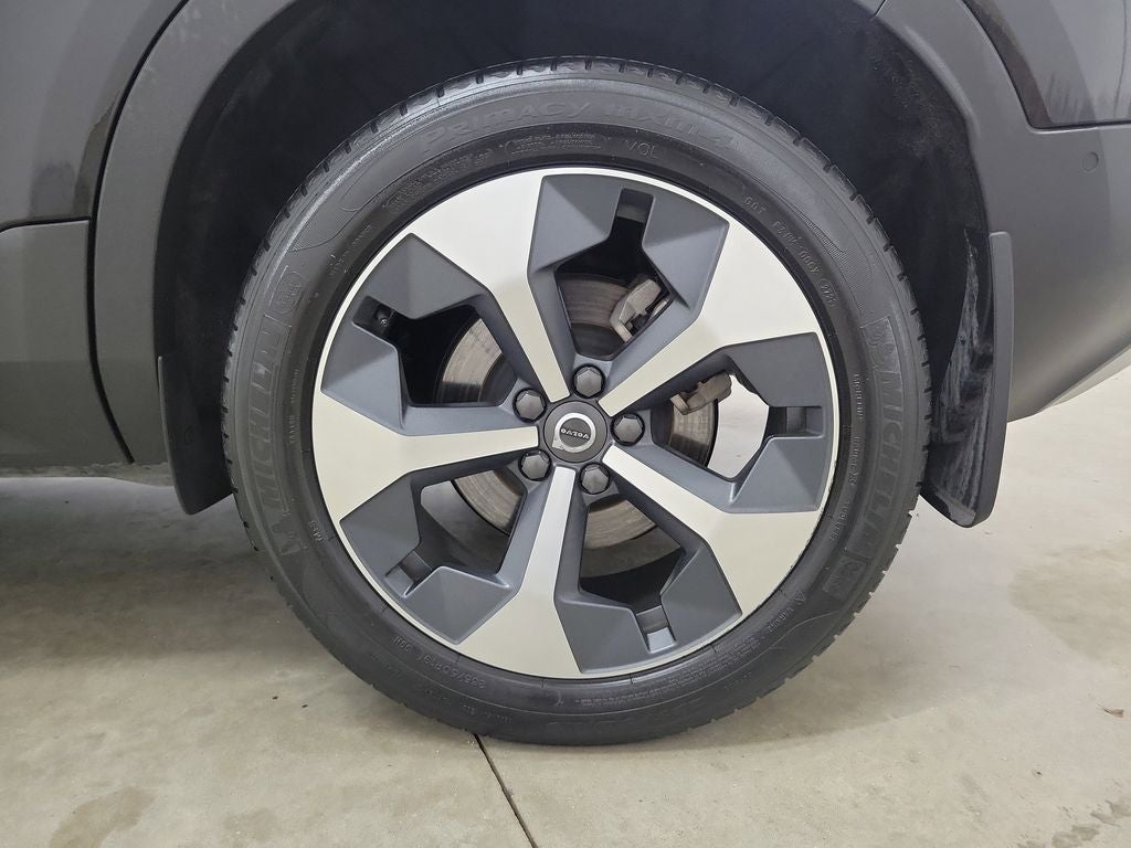 2023 Volvo XC40 B4 Plus Bright Theme