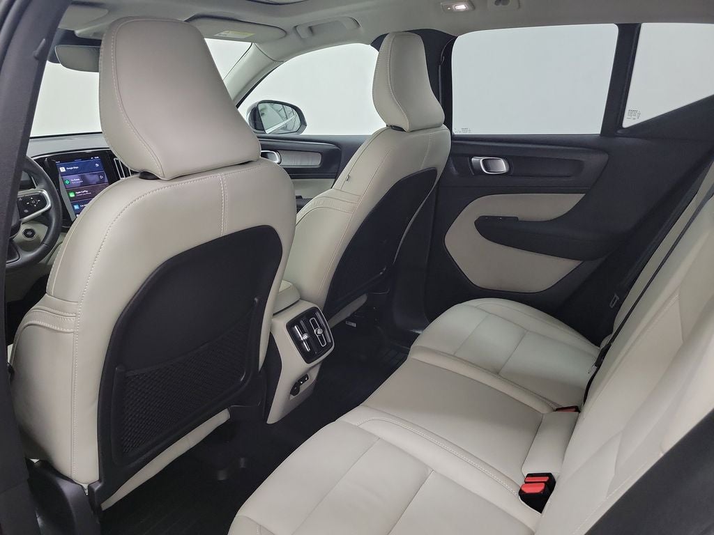 2023 Volvo XC40 B4 Plus Bright Theme
