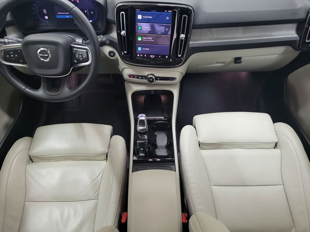 2023 Volvo XC40 B4 Plus Bright Theme