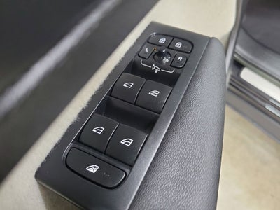 2023 Volvo XC40 B4 Plus Bright Theme