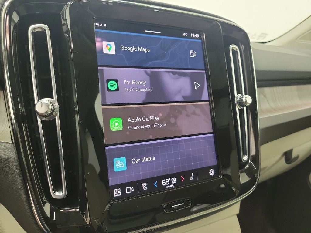 2023 Volvo XC40 B4 Plus Bright Theme