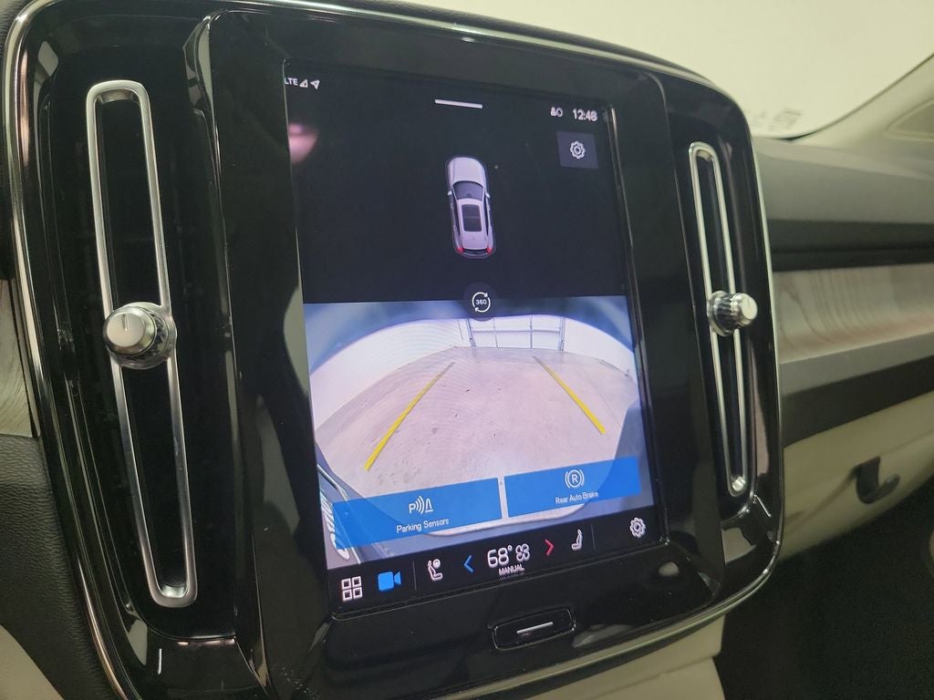 2023 Volvo XC40 B4 Plus Bright Theme