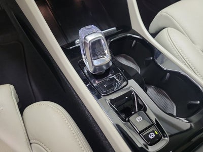 2023 Volvo XC40 B4 Plus Bright Theme