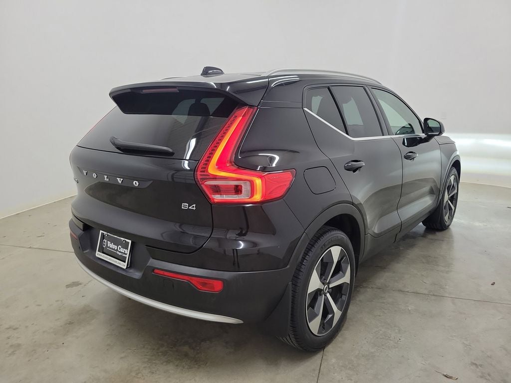 2023 Volvo XC40 B4 Plus Bright Theme