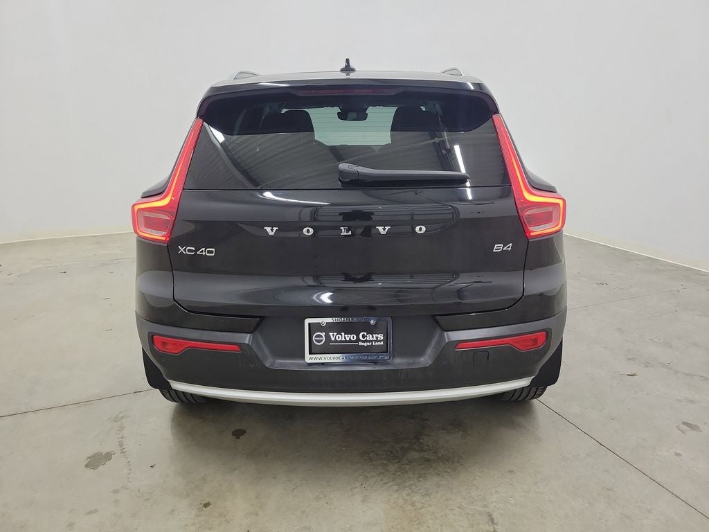 2023 Volvo XC40 B4 Plus Bright Theme