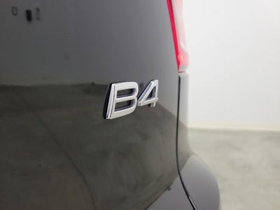 2023 Volvo XC40 B4 Plus Bright Theme