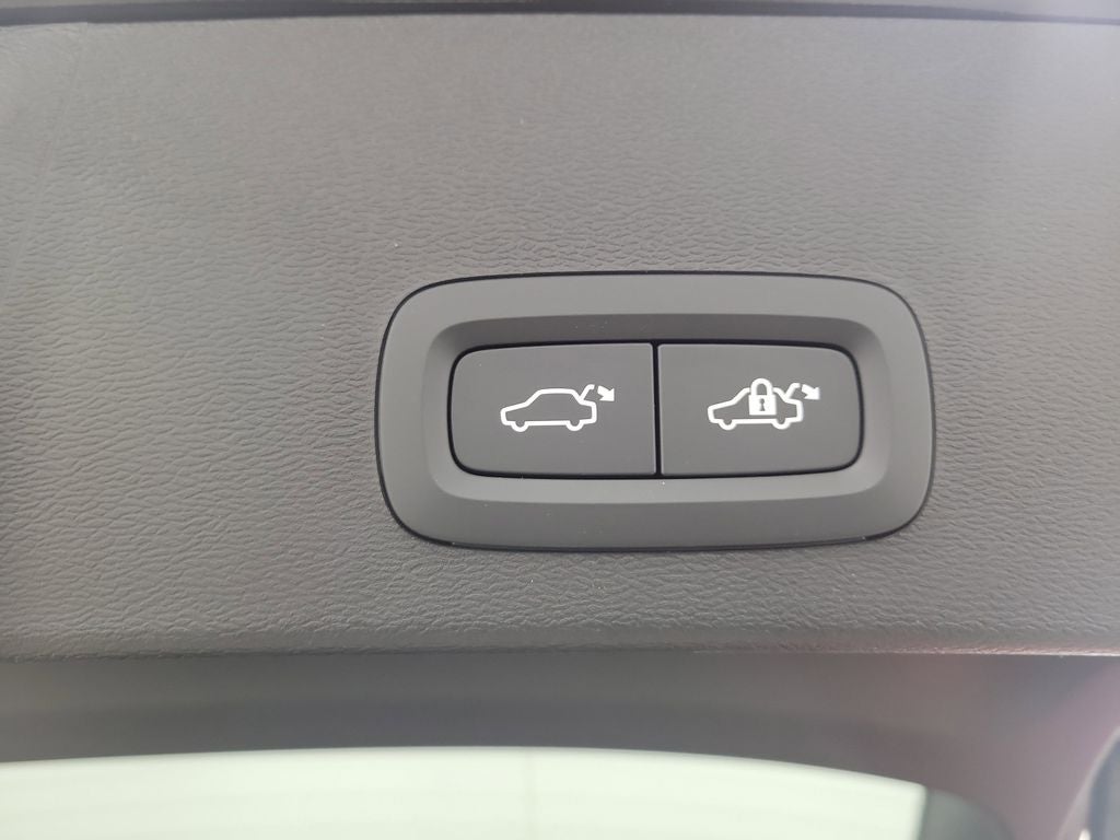 2026 Volvo XC40 B4 Plus