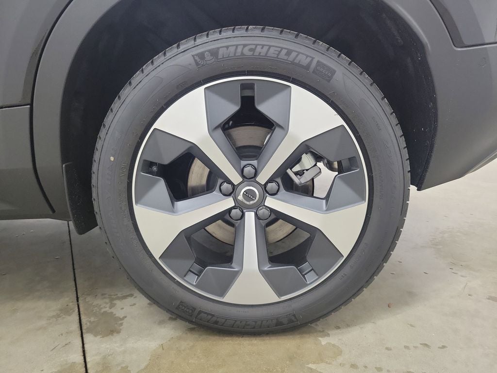 2026 Volvo XC40 B4 Plus