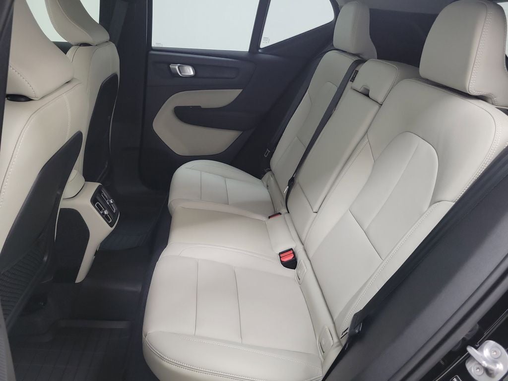 2026 Volvo XC40 B4 Plus