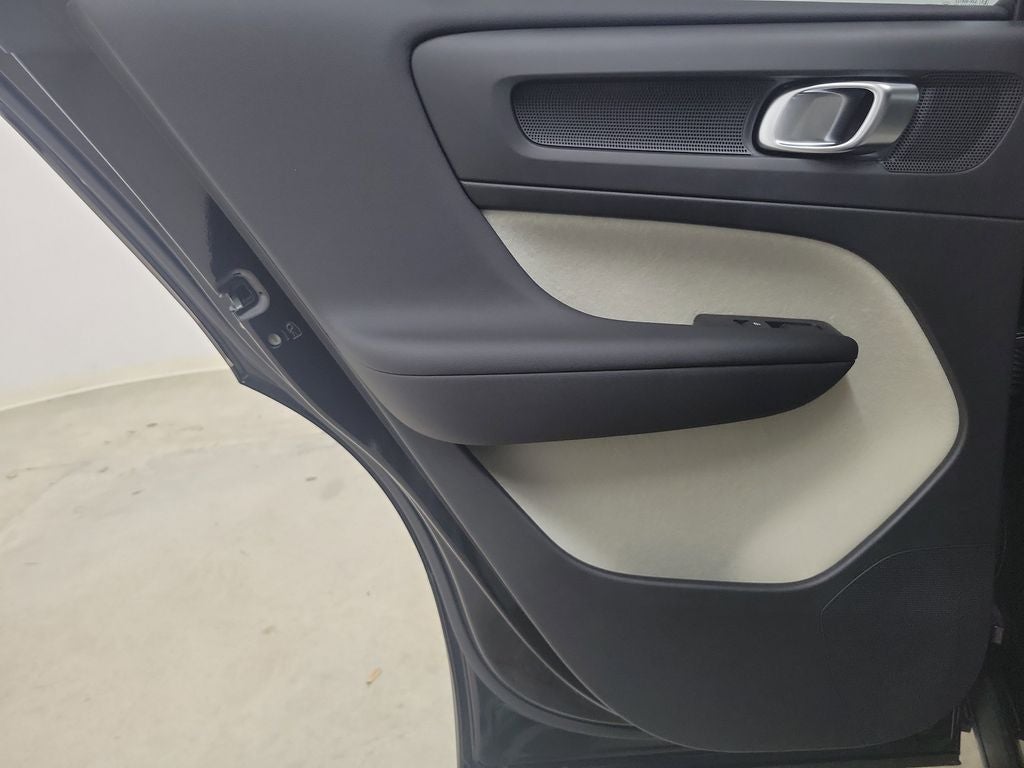 2026 Volvo XC40 B4 Plus